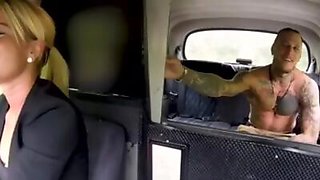 Bigtit euro cabbie sucking hard shaft during backseat sex