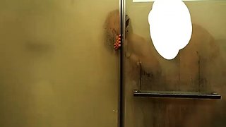 Amateur czech babe stripping and taking shower