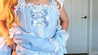 Petite amateur redheaded teen pisses and sucks cock