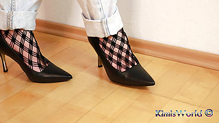 Elegant MILF in High Heels & Fishnets - Shoeplay & Tease