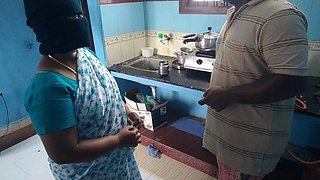 Cylinder Delivery Boy Hot Sex with Aunty