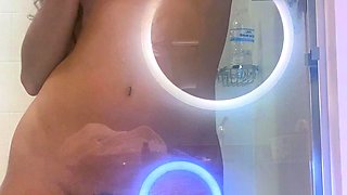 Amateur czech babe stripping and taking shower