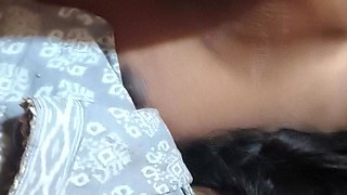 I Had a Lot of Fun the Breasts of the Neighbour's Her Breasts Are Very Sexi - Desi Bhabhi Boobs Sucking Romantic Vide