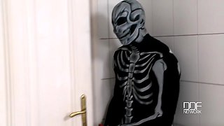Kat and Alysa bull dicked by Skeletor [Part 2]