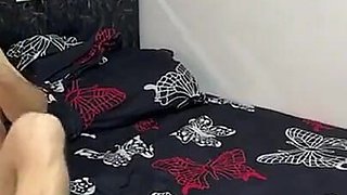 Me Mastrubo Con La Ropa Interior De La Puta De Mi Madrastra Y Me Descubre.