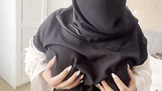 Algerian Aunty with Big Tits in Hijab