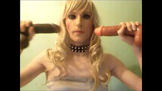 Transvestite tv Sandra posing and sucks strapon
