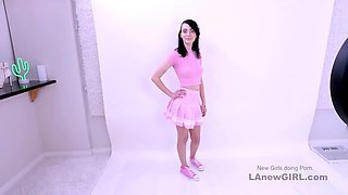 Girl uses teenage look to make big knob ejaculant
