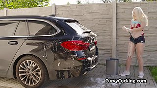Titty Shagging Buxom Bikini Car Wash Arousing With Große Titten