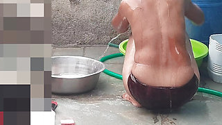 The elder sister-in-law's elder sister is home in the village, she is taking a bath in the bathroom, opening the red color underwear, the sister is taking a bath of the elder sister-in-law.