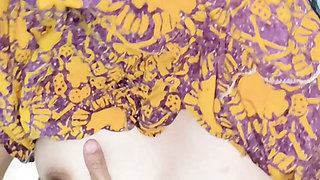 Young mom squeezed her milk while being entot until crot