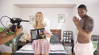 Nuestra companera de piso no tiene dinero para su habitacion