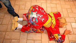 Brazzers Exxtra featuring Brooke Brand's side fuck clip