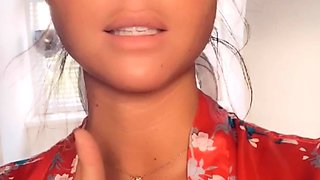 Amateur Webcam Babes Going Solo