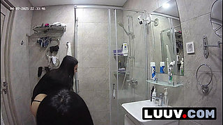 LUUV. Two girls shower for boyfriends' livestream