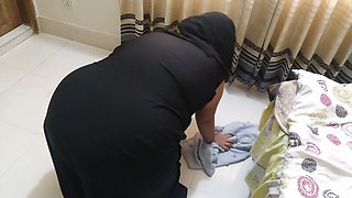 Hot Stepmom Fucks Stepson Without Condom While Cleaning House, Cum Inside Big Ass