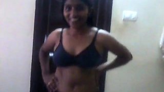 Andra aunty possing to bf hot 2