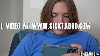 Big arse blond River Lynn blowing cock