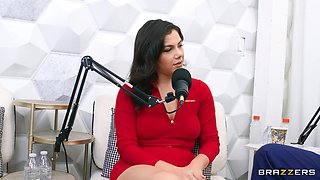 Booty babe Valentina Nappi FMM threesome sex