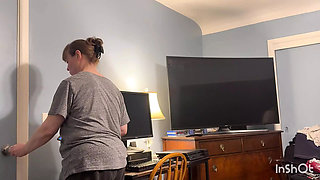 Mature plays with her son in law and he fills her pussy with a lot of cum!