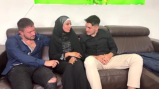 First Doble Penetration to Aaliyah Yasin!! Threeway With Hijab and Hard Sex