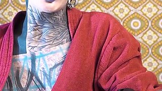 Tattooed Woman Testing Fuck Machine with Her Anal