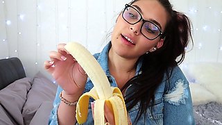Brunette Solo Webcam Masturbation