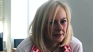 Big boob brunette masturbates on webcam
