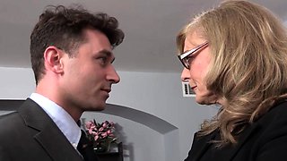 Mature secretary fucked by BWC colleague