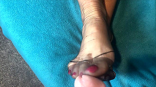 Mrs Mature Feet Getting Special Cream on Her Ff Nylons