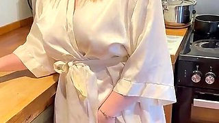 Marie Fingers and Spreads Her Wet Pussy!