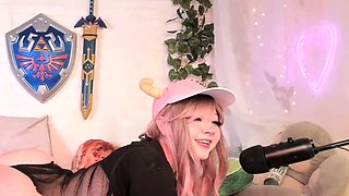 Sexynympho webcam model uses toy on clit to masturbate