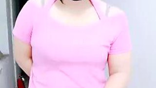 A beautiful Chinese lady showed her face and had sex with her big brother in a hotel room. She let her big brother ride on her neck and have a big mouth blowjob with a big cock, and her pink and tender pussy has no condom.