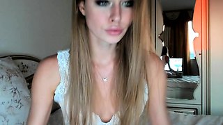 Hot amateur webcam teen masturbates for their fans