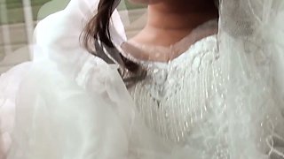 Hitchhiking bride fucks her driver