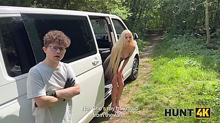 Gorgeous blonde gets nailed by a stranger in his car while her bf is waiting outside