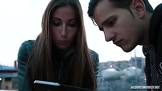 Valentina ends her trip with a very sensual plan... - Jacquie et Michel TV