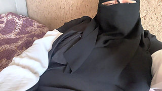 Turkish Stepmom Halima Gets Very Wet From Masturbating Her Pussy