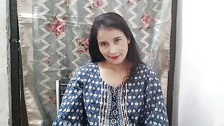 Step sister ko bathroom me piche se pakad ke pel diya