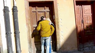 The sexy mature woman Vanesa Colombiana fucks with a young man