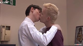 Twink Seduces Adorable Office Clerk 10 Min With Charlie Snake, Lex Blond And Gay Porn