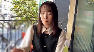 美脚スレンダー美女がバイブから伝わる快感で腰をくねらせて色っぽく感じまくり