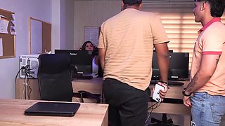 Cunny secretary babe pleases boss's son to get an extra points