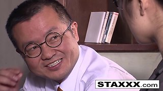 NipponHD : Hot Japanese secretary blows her boss in the office