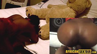 Big bum black teenager giving a sucking cock