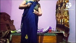 Huge ass bhabhi massage her ass and fingering her hairy pussy