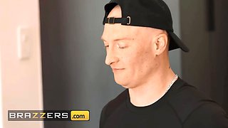 Sarah illustrates mistakenly invites her one-night stand for a dinner & shortly after they end up fucking - brazzers
