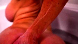 Big tittied cougar in heat gets herself off in the bathtub