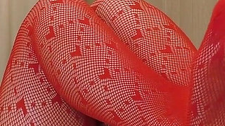 Click for Gif the Scent of Passion Has a Scarlet Hue