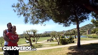 Culioneros - Jasmin Black disrobes nude on a golf course and screws outdoors for a public show